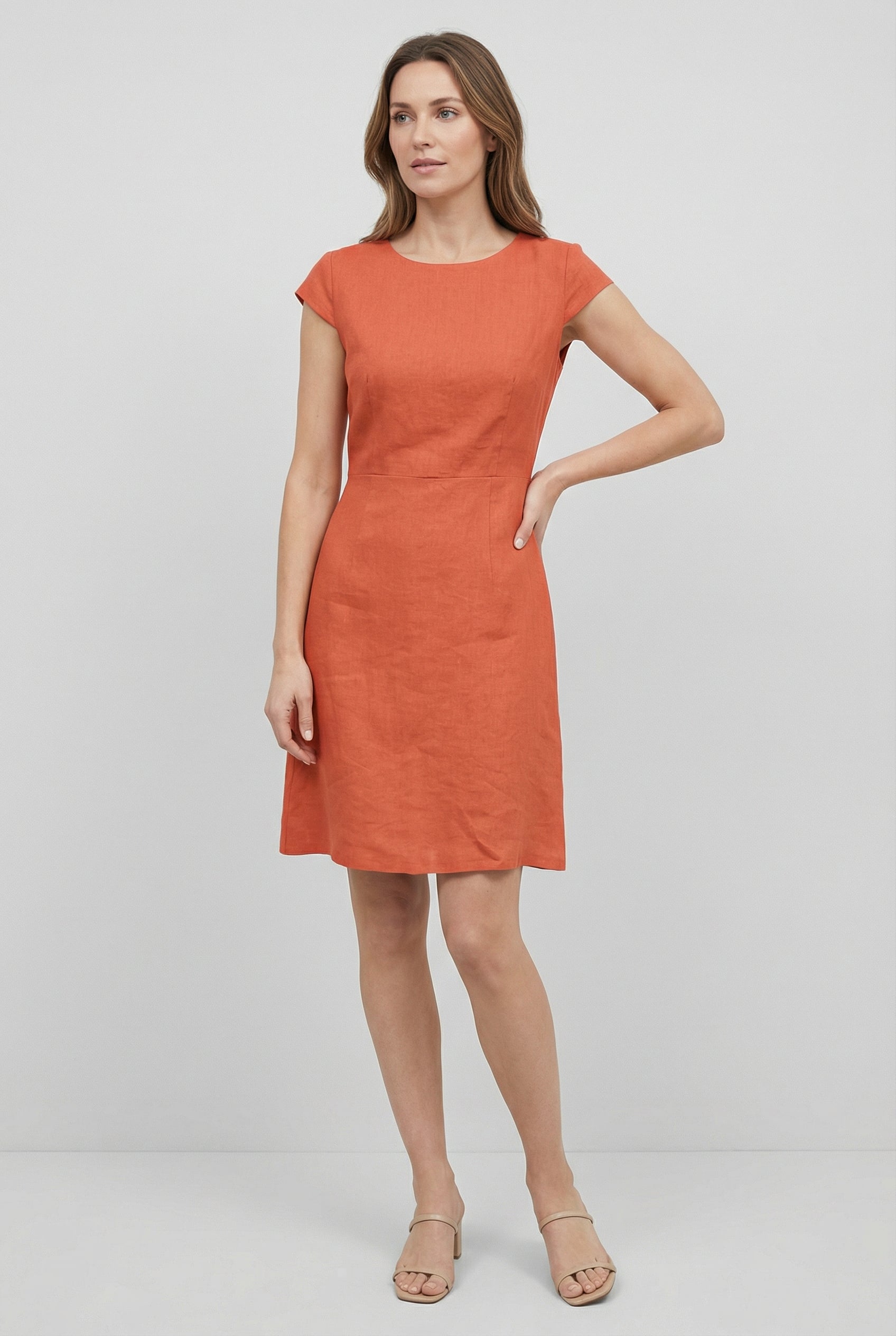 Vestido de Mujer Elegante de Tejido Ligero con Mangas Delicadas y Silueta Femenina 1